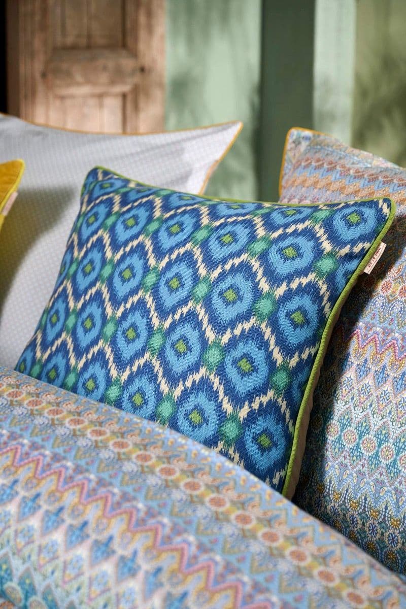 zazu_cushion_blue-01_mood_lr.jpg