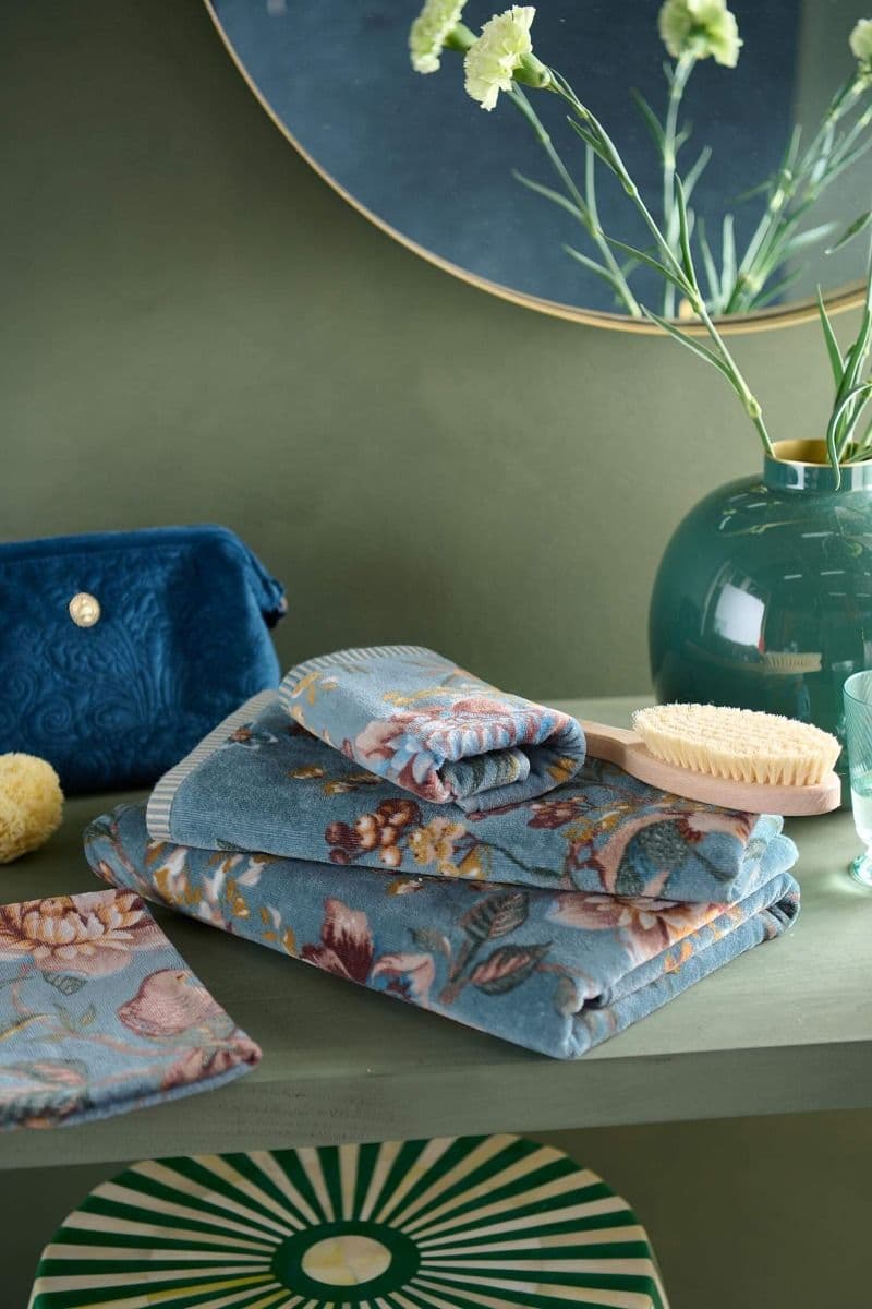 fw23_secret_garden_blue_07_mood_lr_1.jpg