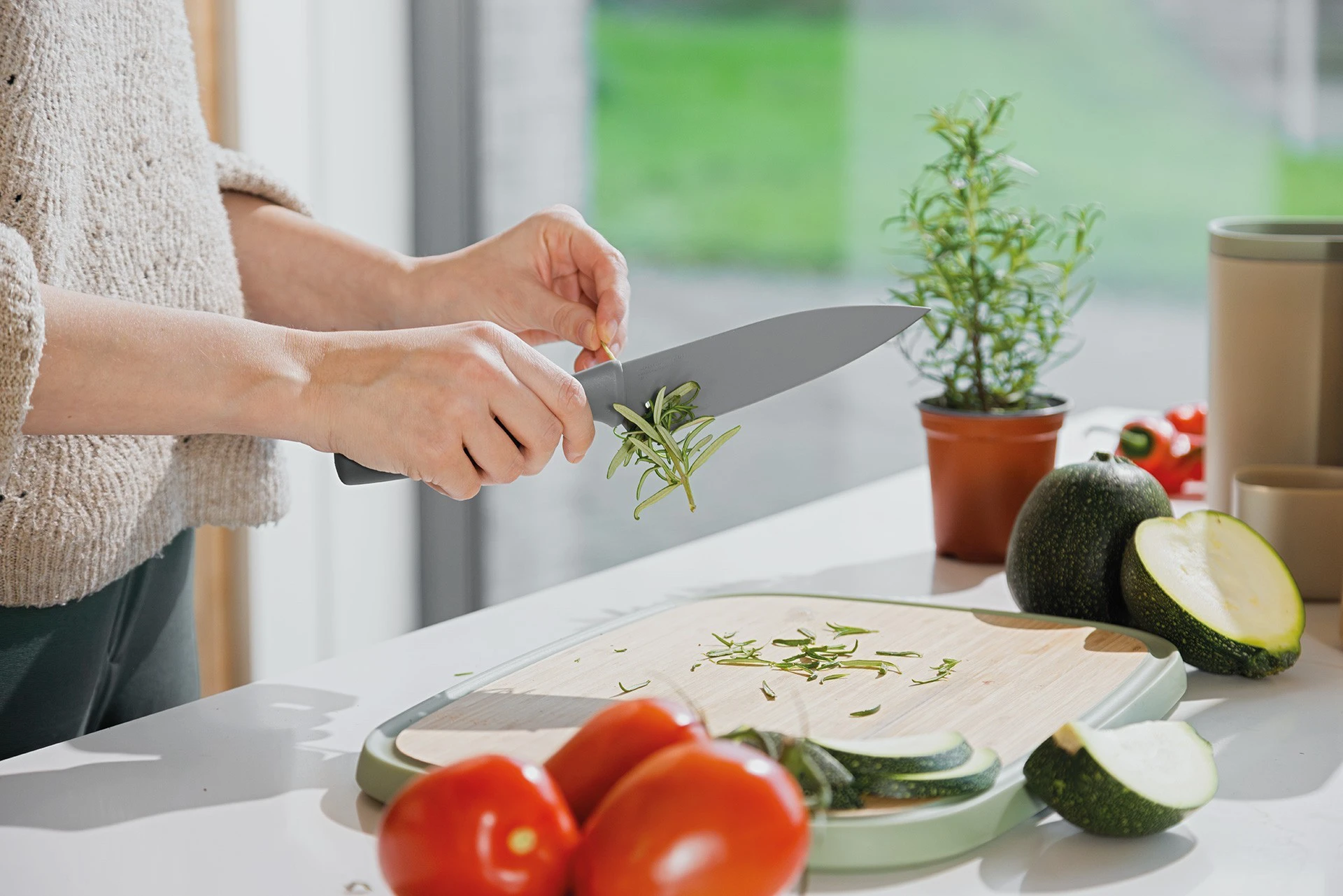 BERGHOFF - COLTELLO DA CHEF BALANCE 14,5 cm - immagine 2