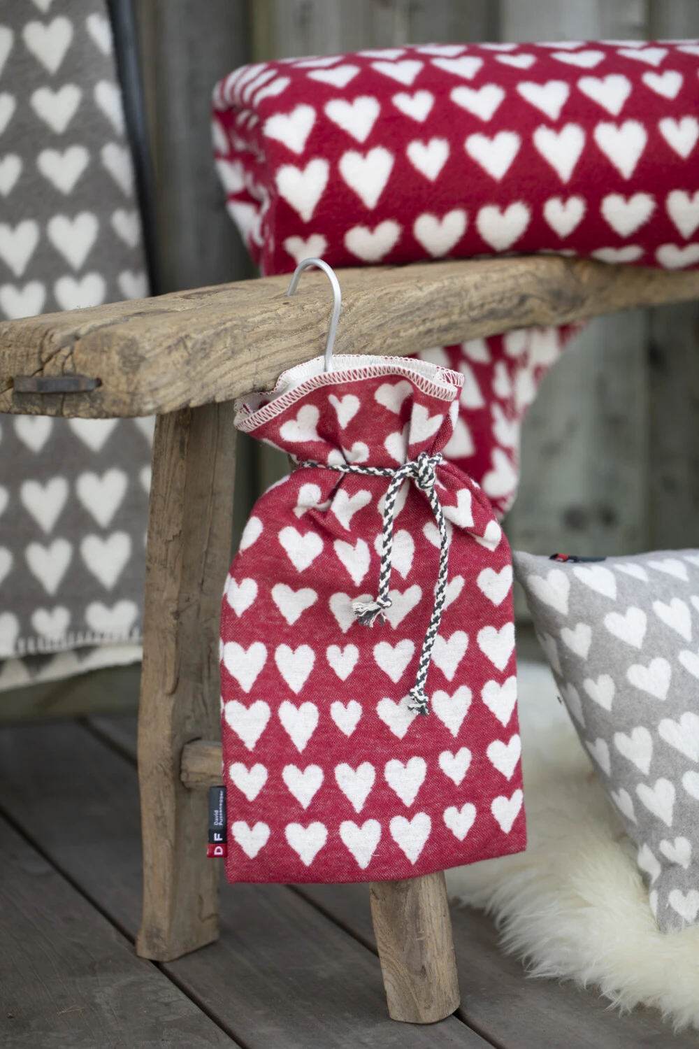 DAVID FUSSENEGGER - SOFFICE COPERTA SAVONA "HEARTS" (2 Colori) - immagine 4